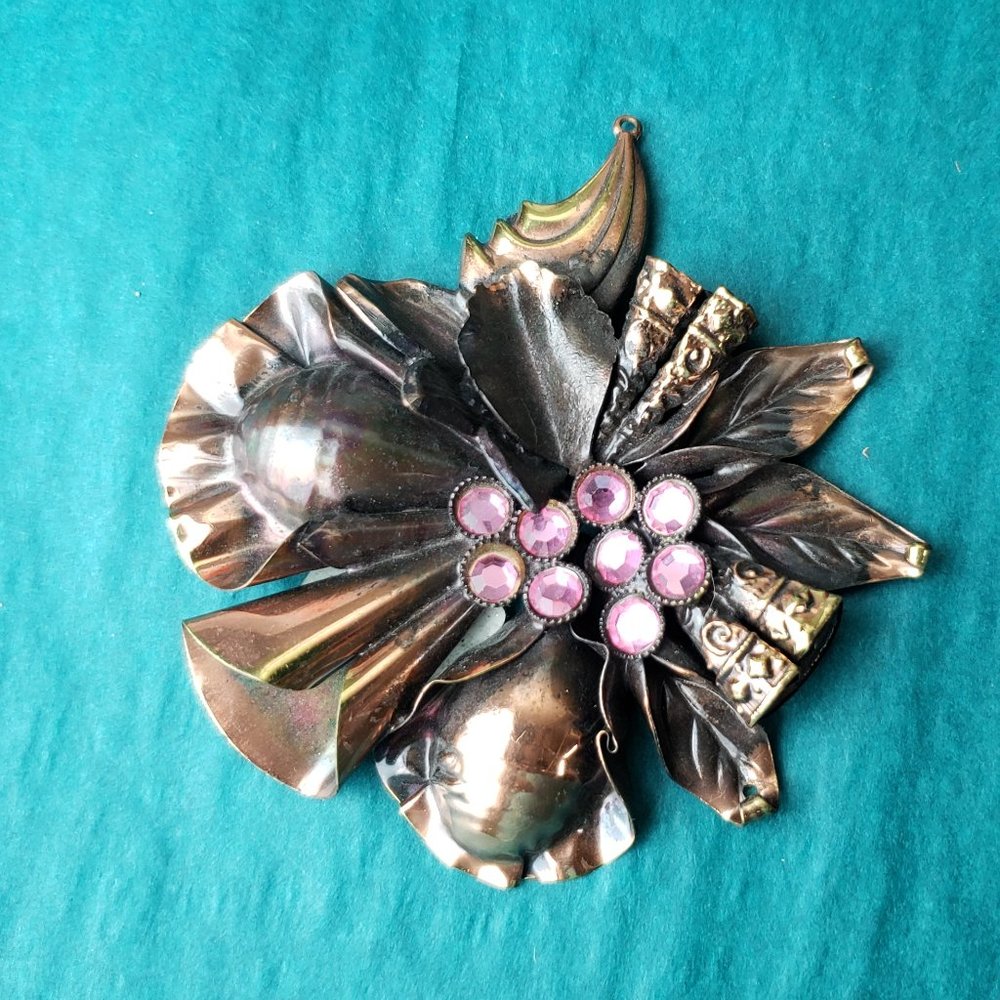 2/20$ Statement floral pendant from scudo Italy